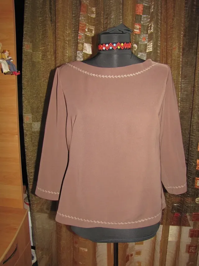 Taupe cu Broderie